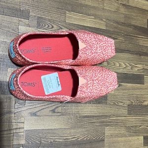 Tom’s shoes really cute pattern